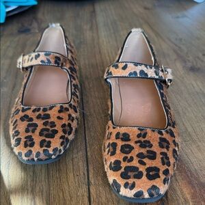 Like new animal print shoes